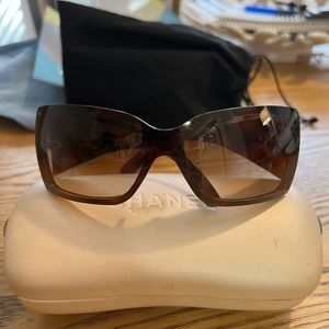 Authentic Chanel tortoise Sunglasses with Case